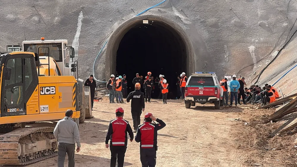 Hızlı Tren Şantiyesinde Kaya Düştü!