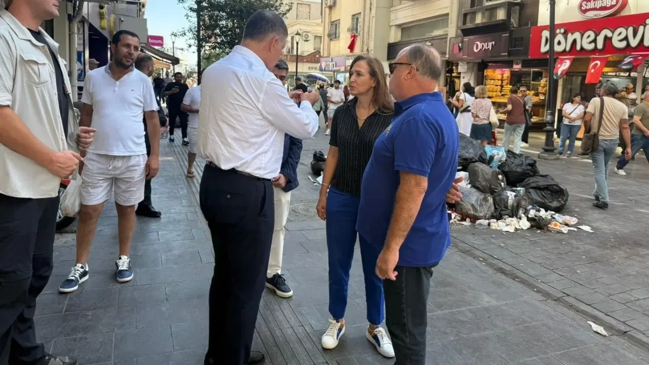 Cemil Tugay Karşıyaka’da Sahaya İndi: Çöpler Toplandı