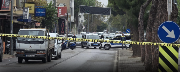 Tire’de El Bombası Paniği: Bölge Güvenlik Şeridiyle Kapatıldı