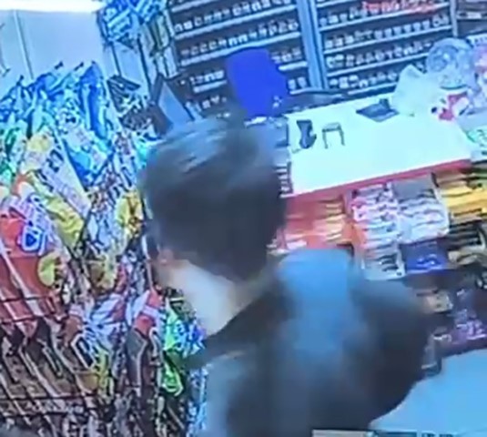 İstanbul’da Deprem Anı Kamerada: Vatandaşlar Panikle Dışarıya Çıktı