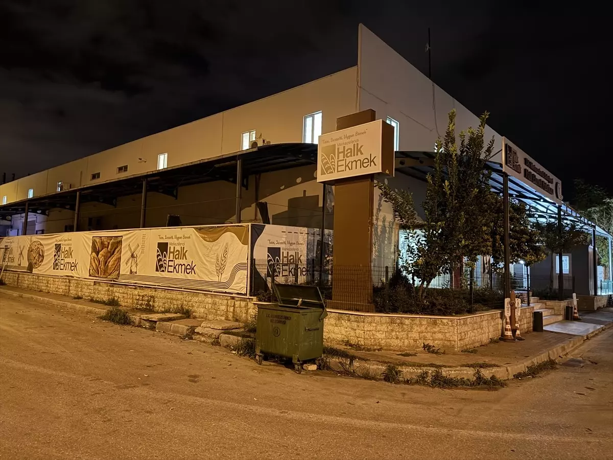 Halk ekmek fabrikasında fare skandalı!