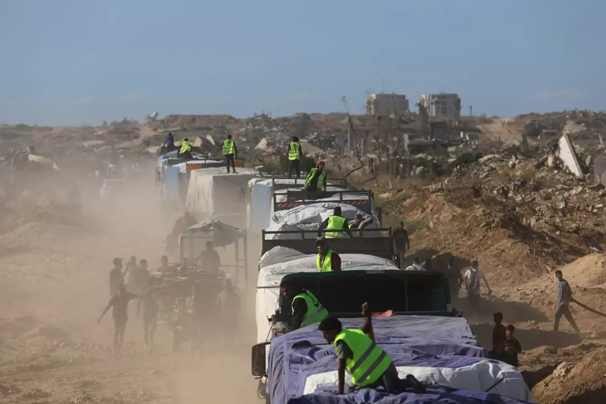 Gıda ve Meyve Yüklü Tırlar Gazze Şeridi’ne Giriş Yaptı