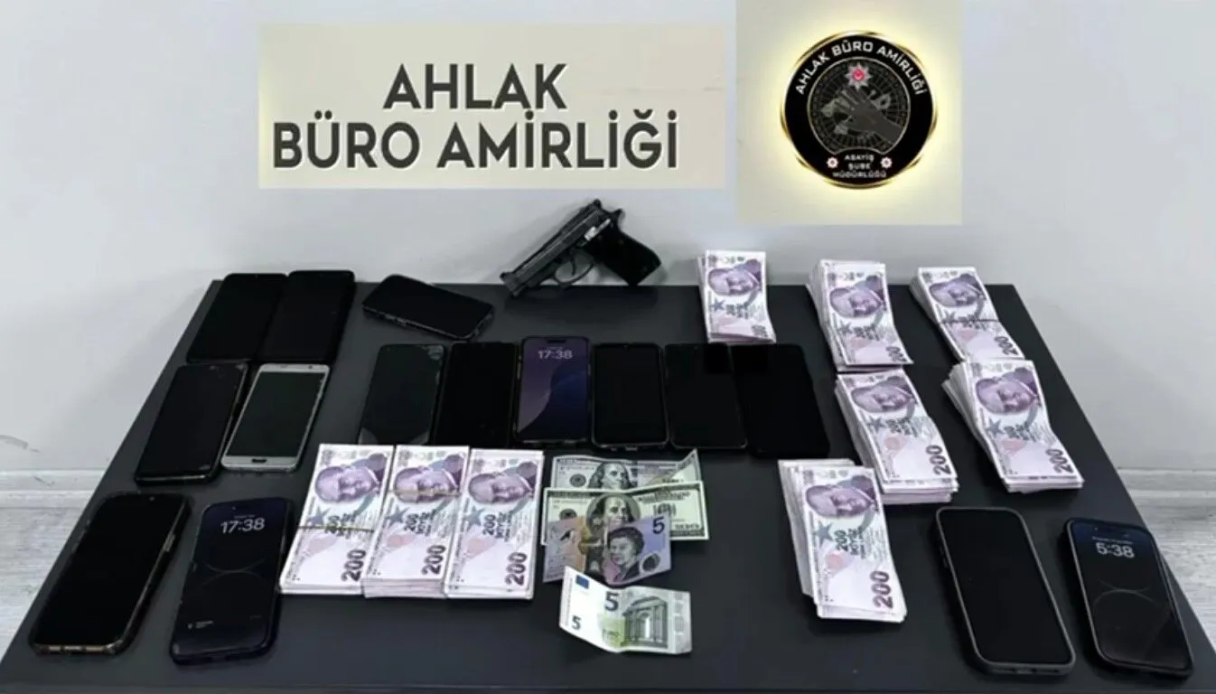 İzmir’de Fuhuş Çetesi Çökertildi