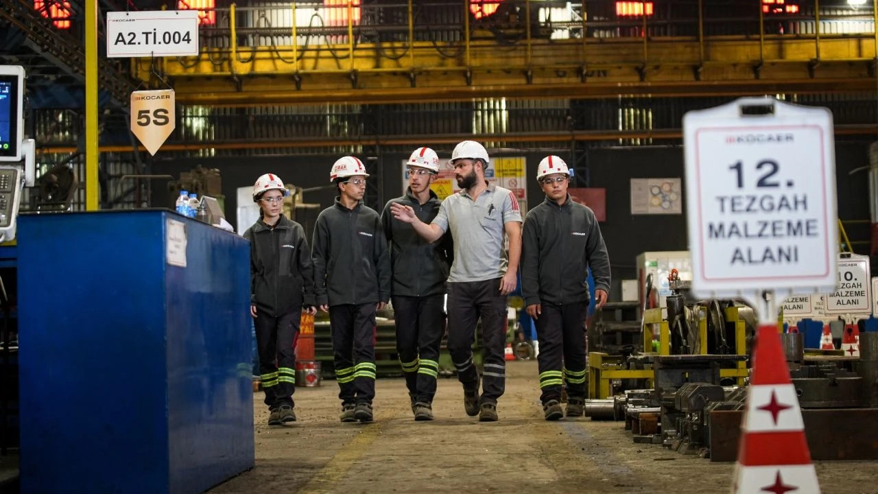 İzmir’de okul fabrikaya taşındı