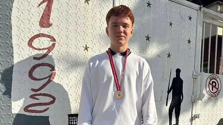 İzmir’in Gururu Mehmet Gürlek, Serbest Stil Güreşte Şampiyon Oldu