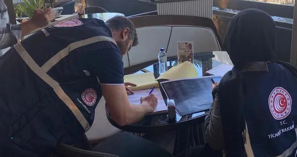 Müşteri İki Şişe Su İçin Fahiş Fiyat Ödeyince Bakanlık Harekete Geçti