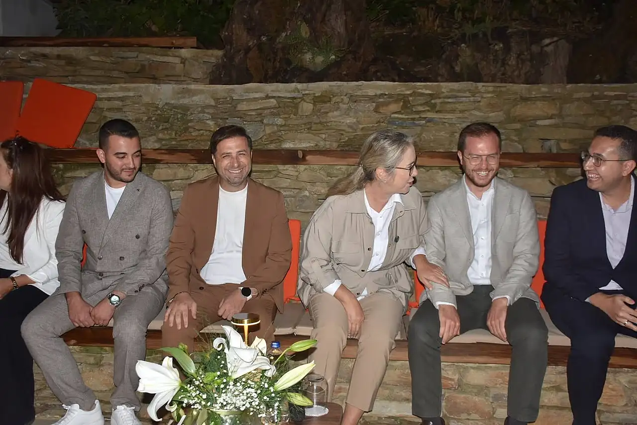 AK Parti Tire’de Gençlerle Buluştu: “Mahallede Genciz” Programına Yoğun İlgi