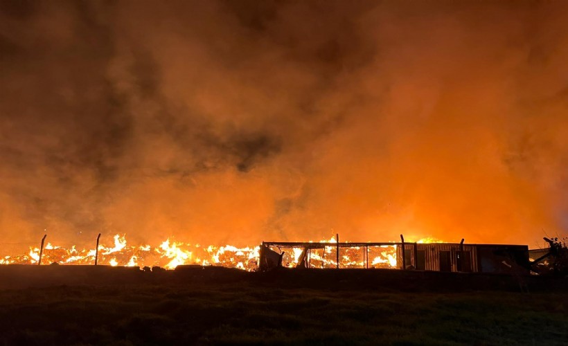 İzmir’de belediyeye ait çöp depolama alanında yangın
