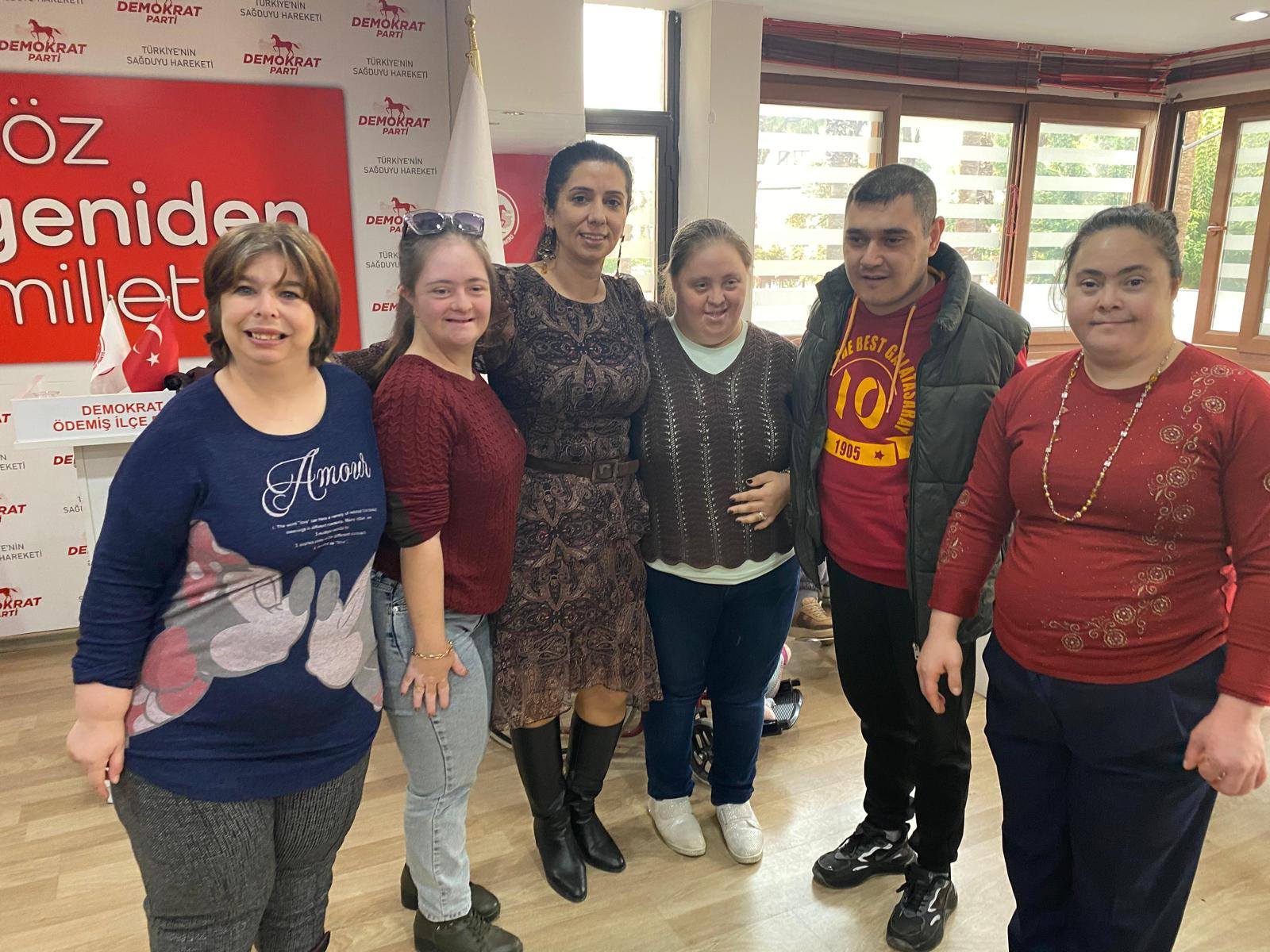 3 Aralık’ta Fotoğraf Çektirip Ertesi Gün Unutan Anlayışa Tepki!