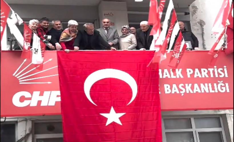 CHP İzmir’den 30 ilçede Bayraklı mesaj: ‘Hep dalgalanacak’
