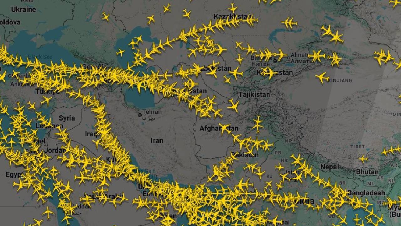 İran, önceden onay alınmış uluslararası uçuşlar hariç hava sahasını kapattı