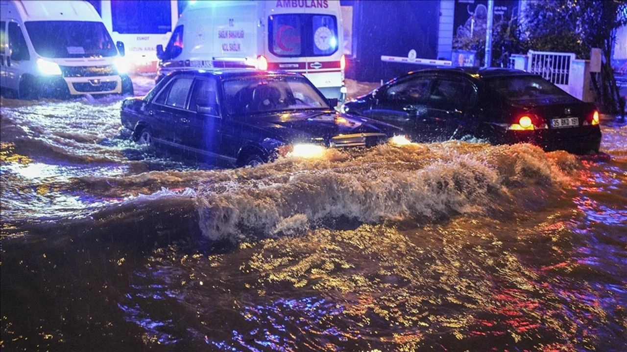 İzmir’de etkili sağanak yağış!