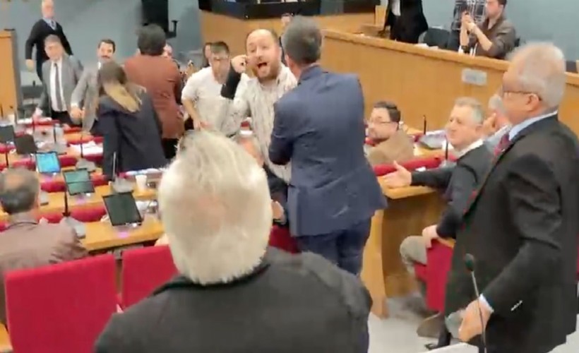 Büyükşehir Meclisi’nde ‘Akın Gürlek’ tartışması ortalığı karıştırdı!