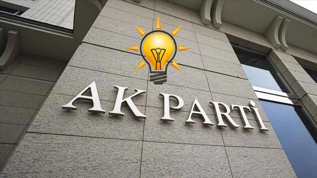 AK Parti’de dikkat çeken istifa: İhbar gibi açıklama