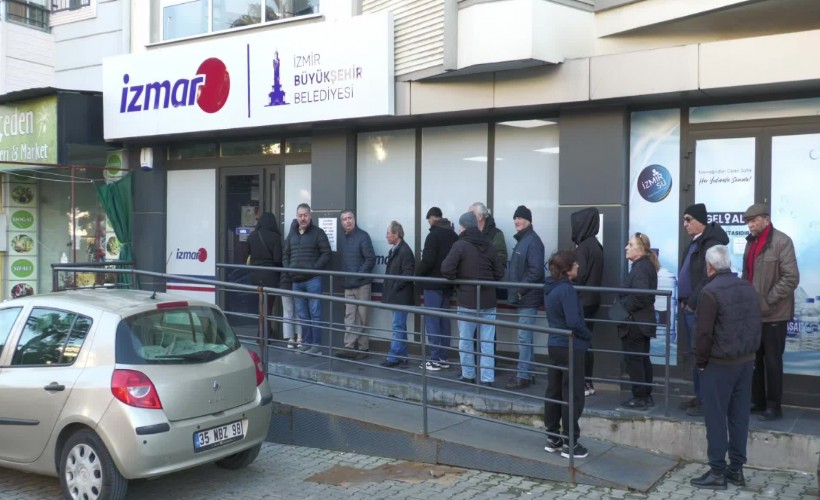 Dışarda marketler cep yakıyor… İZMAR’ın önünde Ramazan kuyruğu