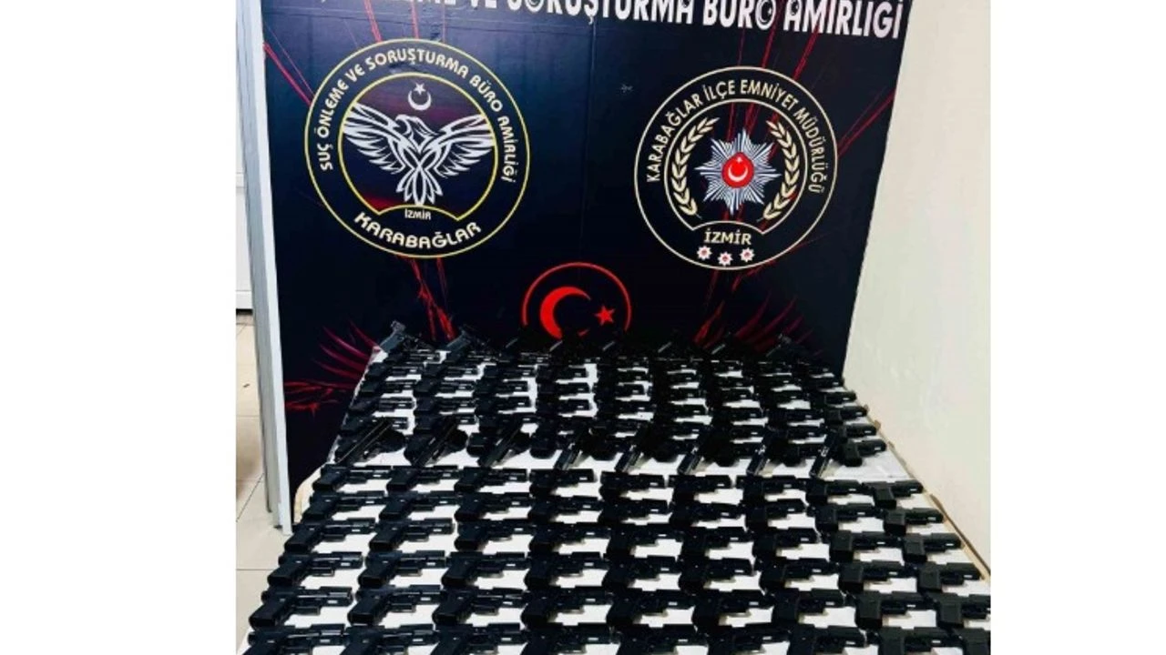 İzmir’de güvercin kümesinin içinden cephanelik çıktı!