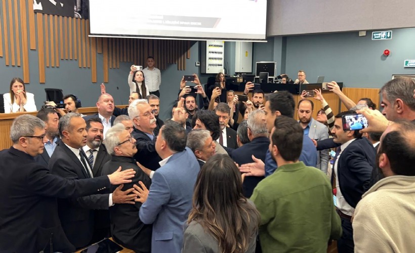 Büyükşehir Meclisi’nde ‘Vakıflar’ tartışması: Oturuma ara verildi!