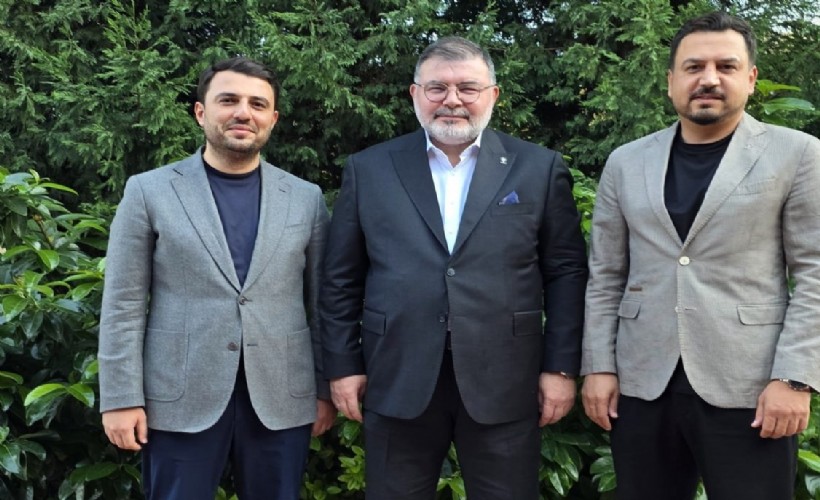 AK Parti İzmir’de bayrak değişimi! Safa Narlı görevini devretti